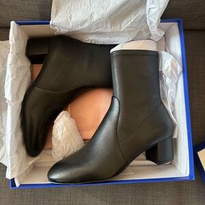 BRAND NEW Stuart Weitzman leather bootie size 8.5